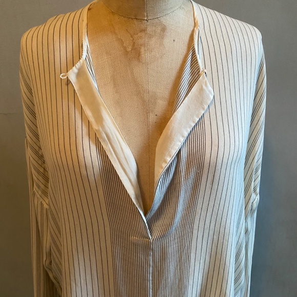 Vince Cream w/Black Variegated Stripes Tunic Blouse, Size Medium - Picture 3 of 8